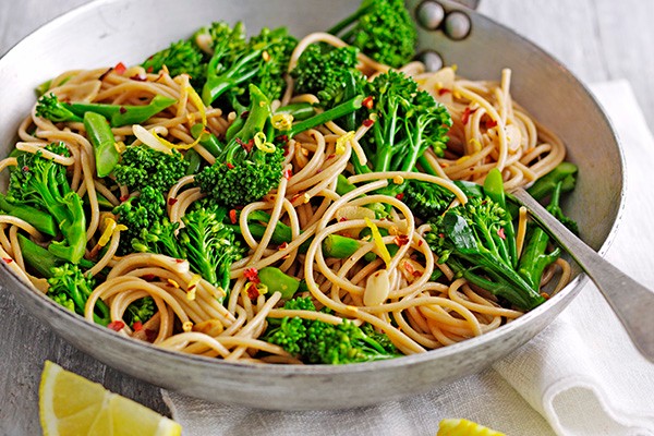 Wholewheat Vegan Spaghetti Recipe with Broccoli, Chilli and Lemon