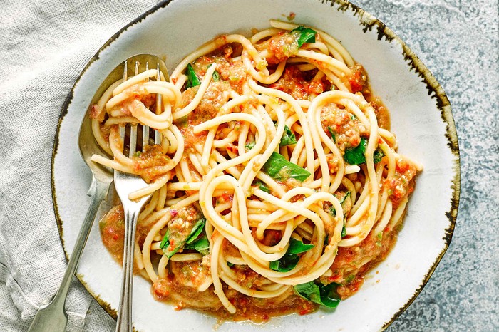 Quick and Easy Spaghetti Recipe with Gazpacho Sauce